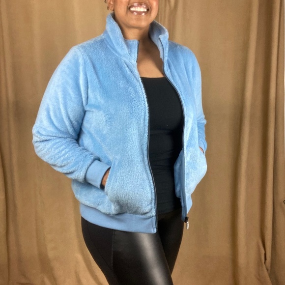 NWT Torrid Faux Fur Active Bomber Jacket, Size 1 (14-16) - Picture 2 of 15